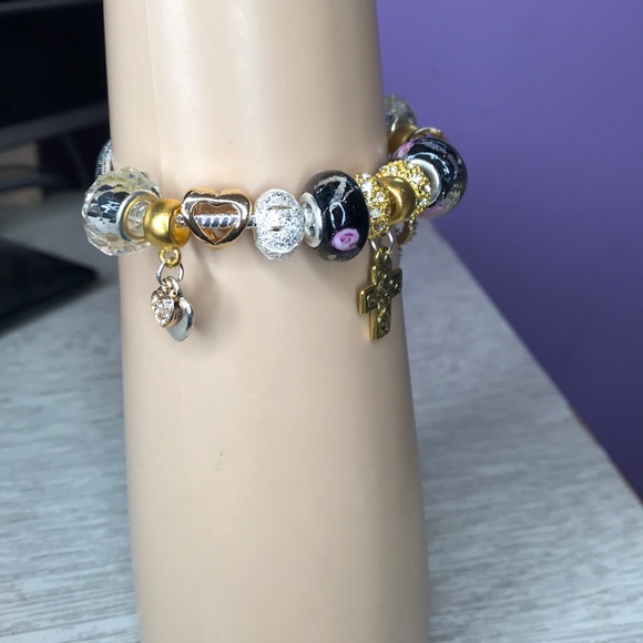 Beautiful faith inspired handmade bracelet - Picture 4 of 4